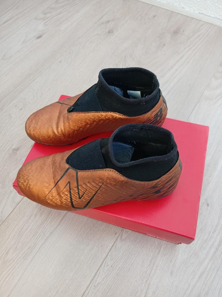 New Balance " Tekela JR " 35 ( voetbal schoenen) ramato, Ophalen of Verzenden