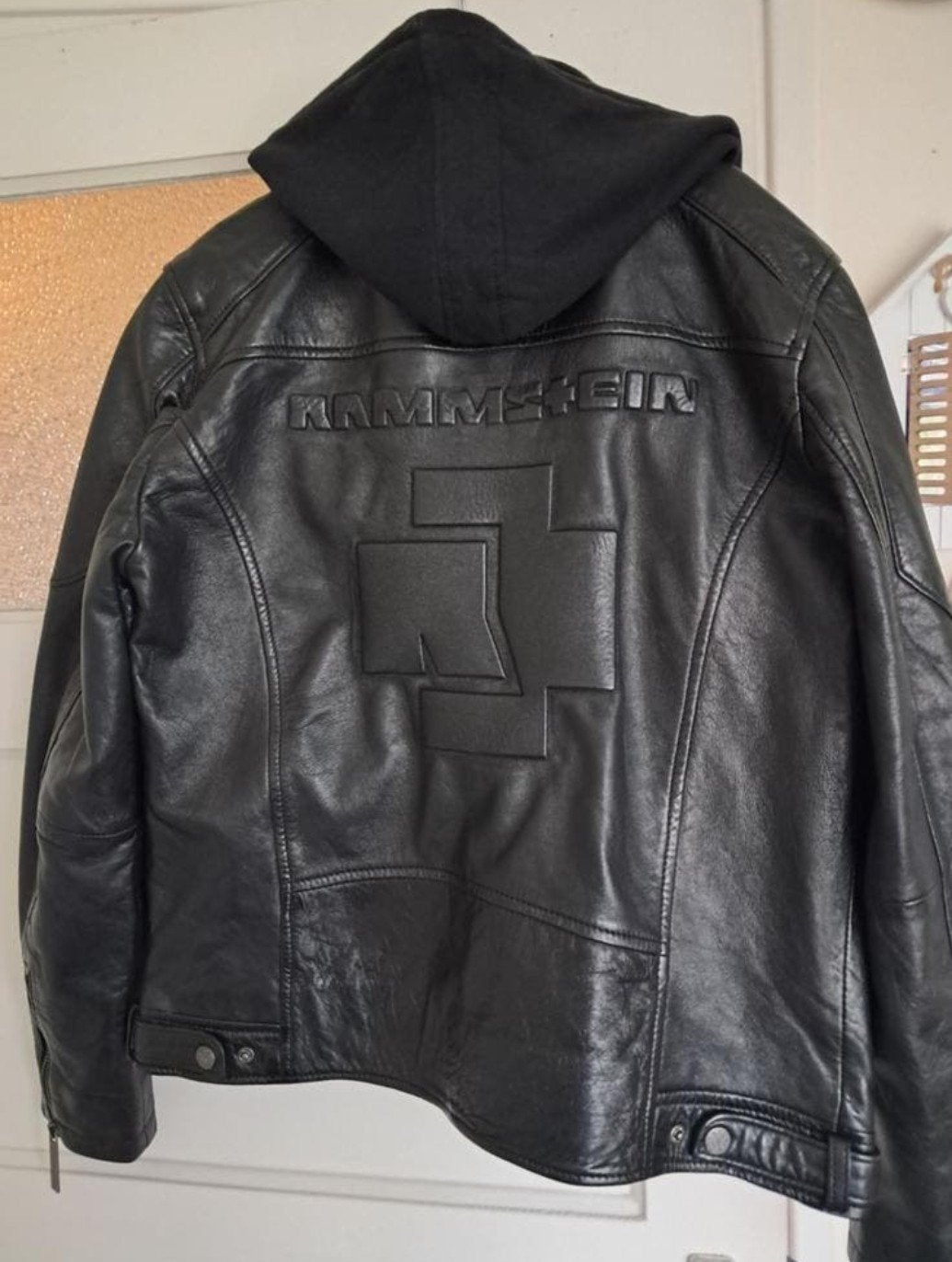 100 procent lams leder Rammstein jas xl in nieuwstaat
1x ged, Ophalen of Verzenden, Zo goed als nieuw, Maat 56/58 (XL), Zwart