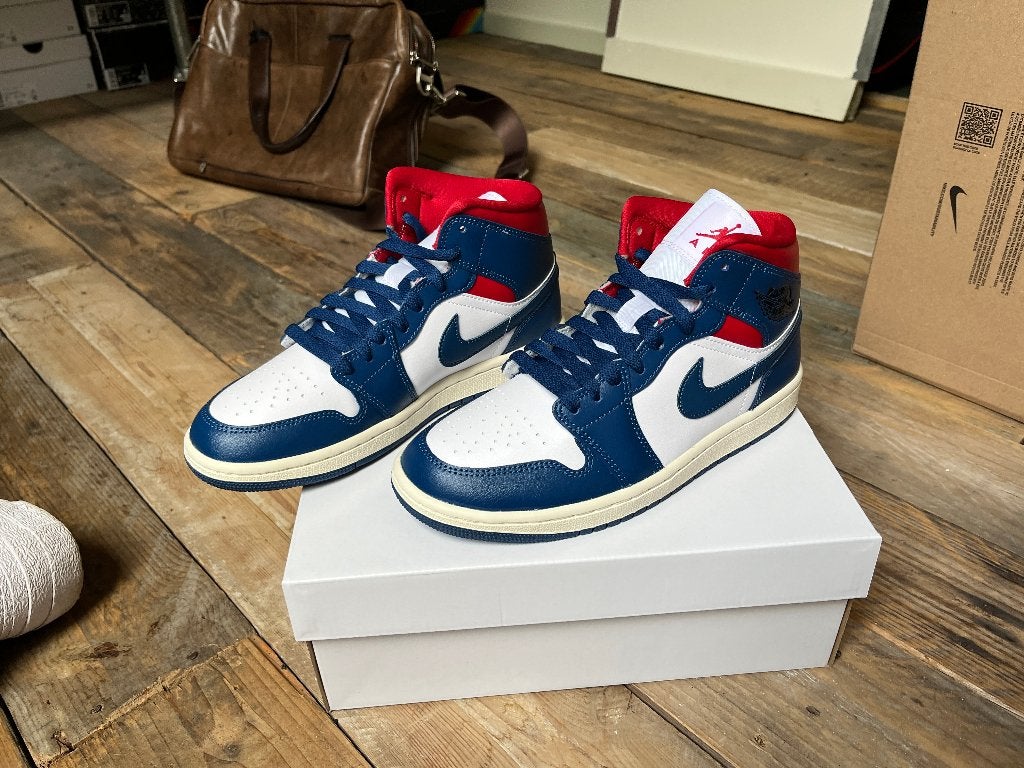 Nike Air Jordan 1 Mid White French Blue - 38,5, Blauw, Nike, Nieuw, Ophalen of Verzenden