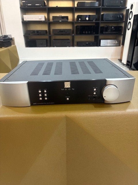 Moon 250i geïntegreerde versterker, Overige merken, Ophalen of Verzenden, Zo goed als nieuw, 120 watt of meer