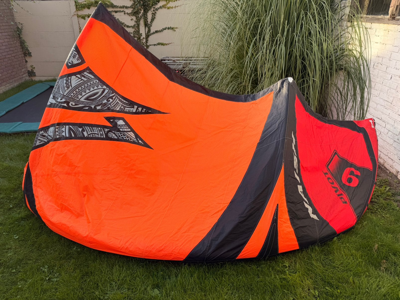 Naish Pivot S26 9m + S27 11m – samen €850, Gebruikt, 9 m², Geen board, Ophalen of Verzenden