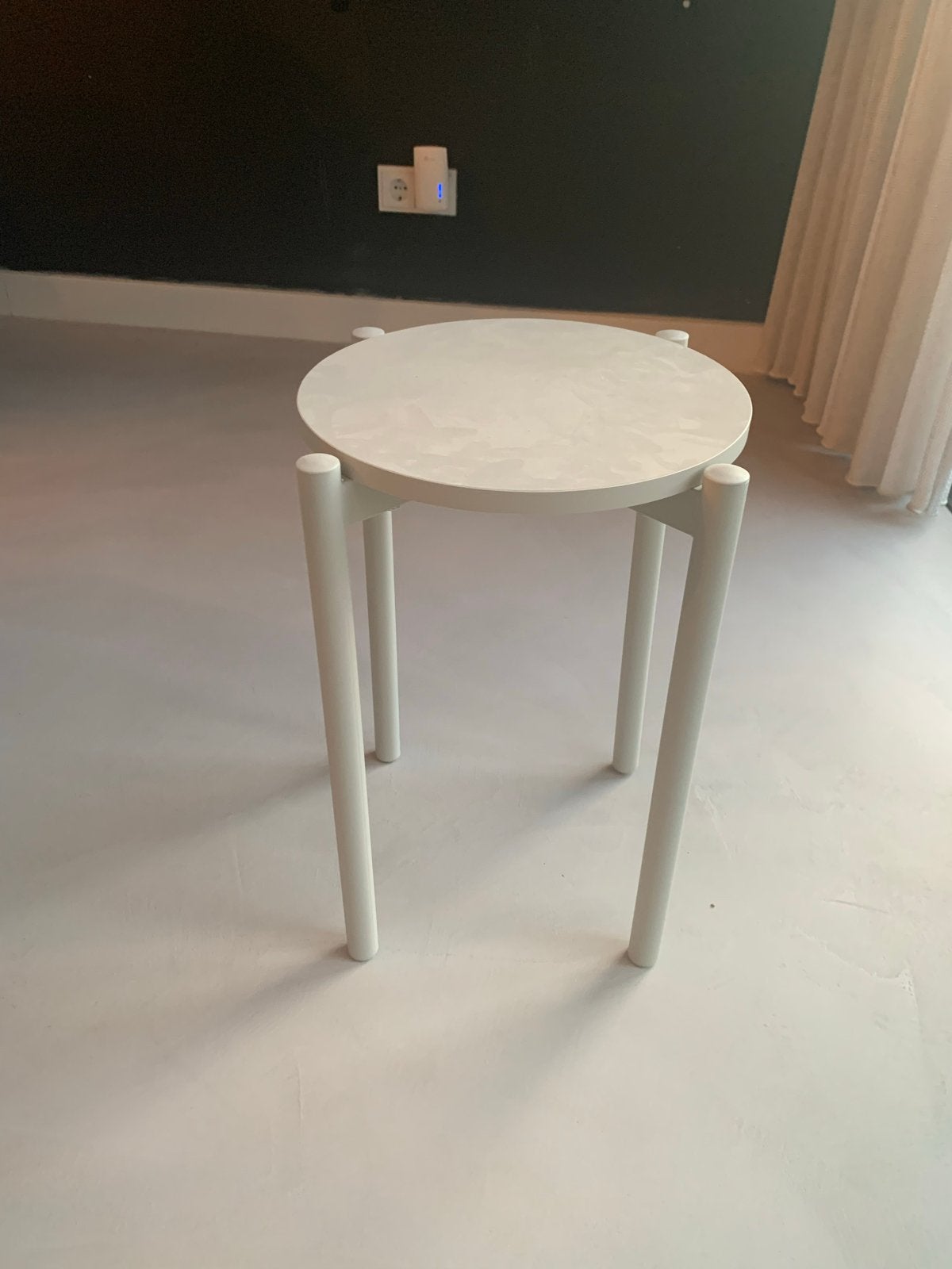 Beige ronde bijzettafel / krukje, Ophalen, Minder dan 55 cm, Gebruikt, Rond