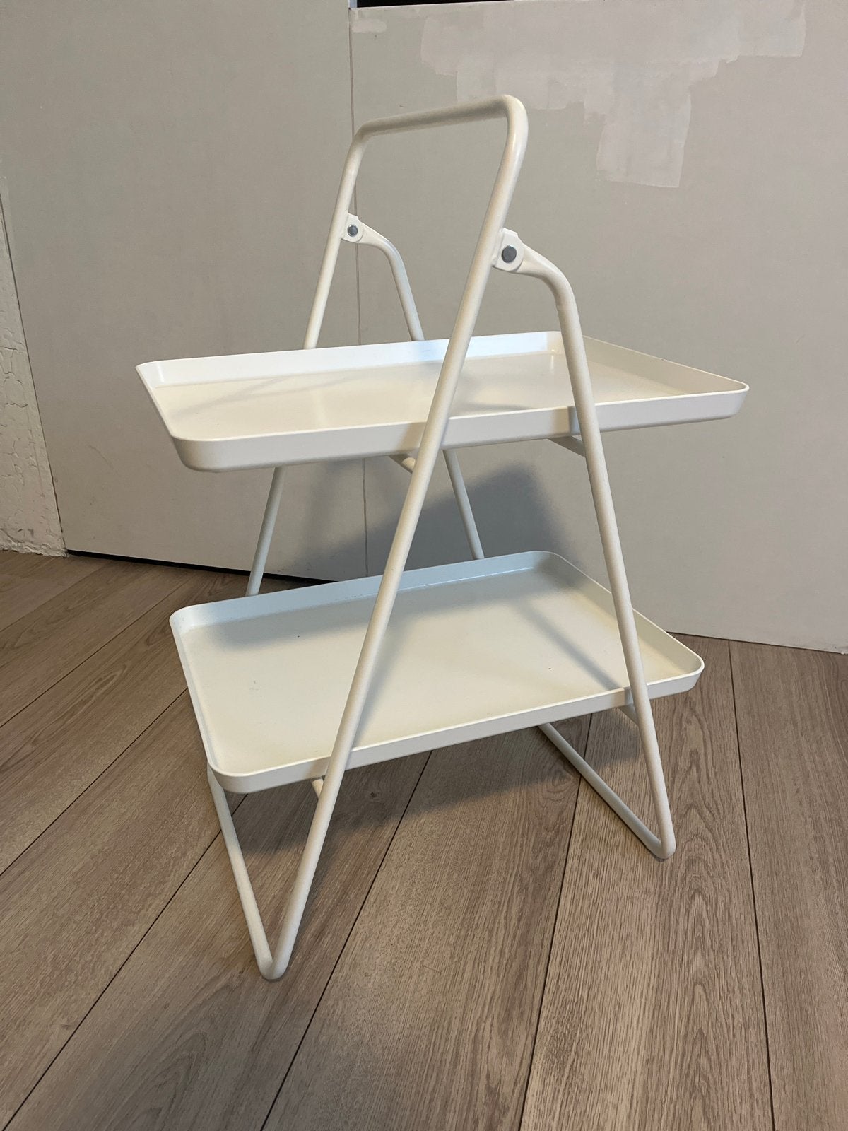 bijzettafeltje met twee dienbladen, Ophalen, Kunststof, 55 tot 75 cm, Zo goed als nieuw
