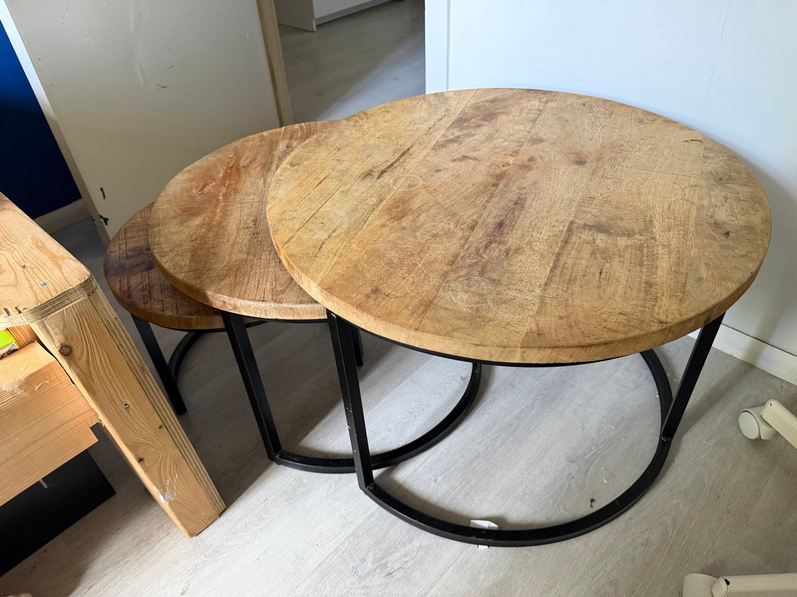 Set van 3 ronde bijzettafels - Hout en Metaal, Ophalen, Minder dan 45 cm, Minder dan 55 cm, Gebruikt