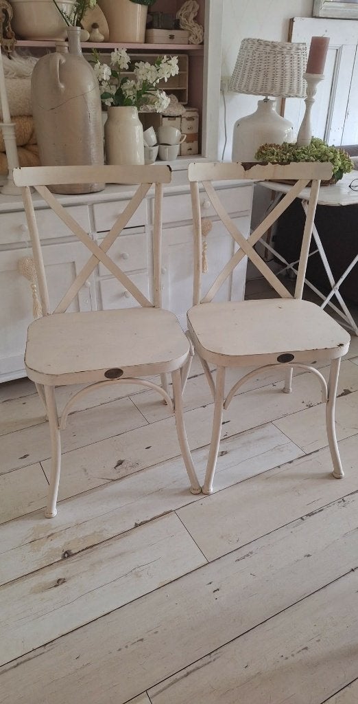 2 metalen witte stoelen van Riverdale, roest hoort zo, Huis en Inrichting, Stoelen, Ophalen, Gebruikt, Twee, Wit