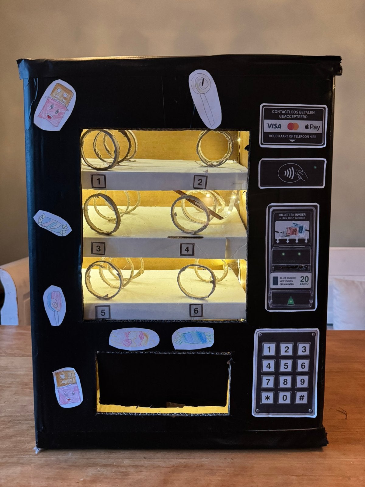 Surprise Vending machine, Ophalen, Zo goed als nieuw