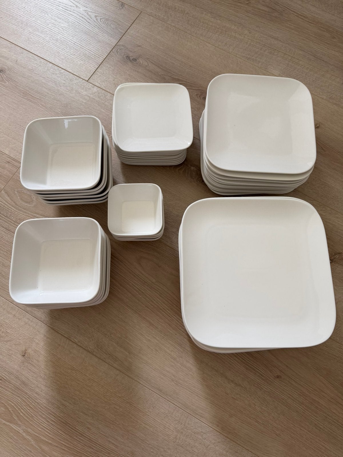 Nieuwe compleet Xenos servies, Nieuw, Ophalen of Verzenden, Overige stijlen, Porselein