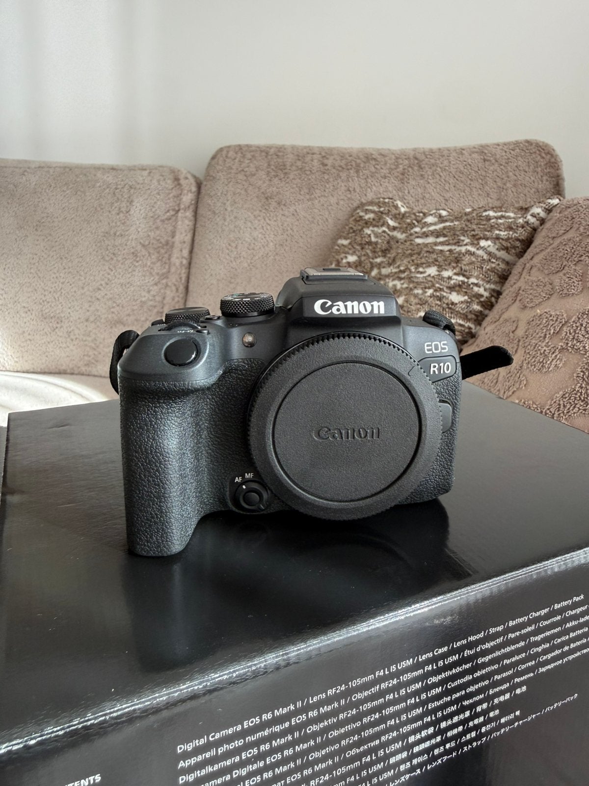 Te koop: Zo goed als nieuwe Canon EOS R10 (Krasvrij!), Audio, Tv en Foto, Fotocamera's Digitaal, Canon, Draagriem, Ophalen of Verzenden