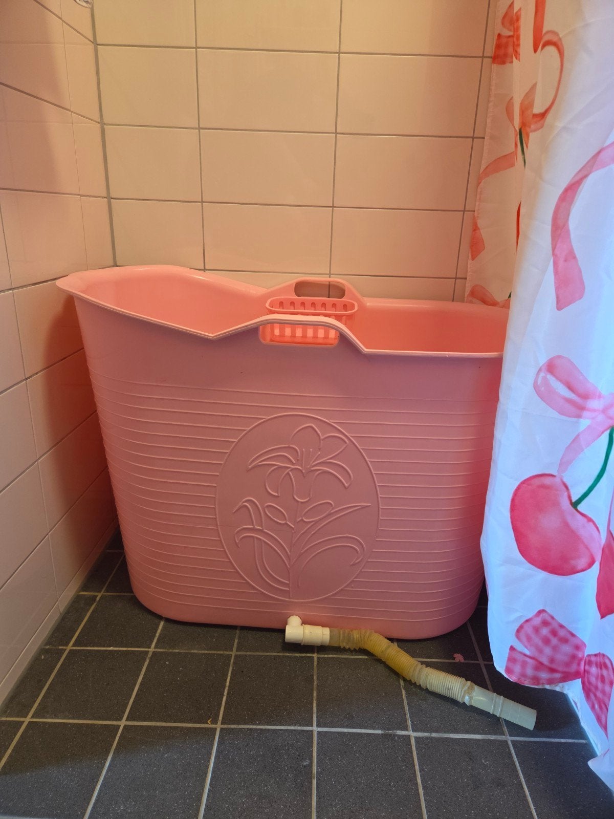 Comfortabel Roze Zitbad / Bath Bucket met afvoerslang, Ophalen, Gebruikt, Met bad