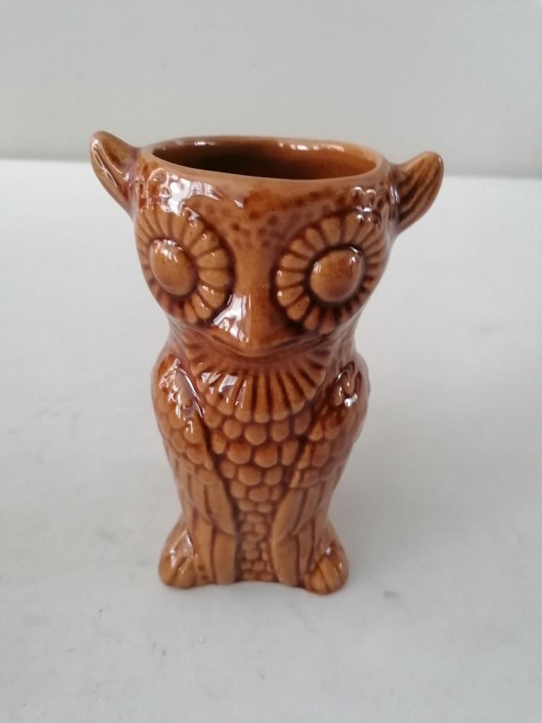 15 cm hoog kannetje in de vorm van een uil, Ophalen of Verzenden, Aardewerk, Wedgwood, Bord(en)