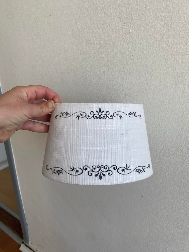 Witte ovalen lampekap voor schemerlamp zwart geborduurd, Ophalen, Wit, Zo goed als nieuw, Ovaal