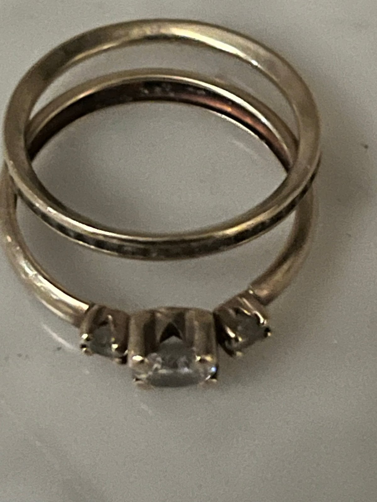 Set van 2 gouden ringen, 9 karaat met zirkonia, Gebruikt, Verzenden, 17 tot 18, Met edelsteen