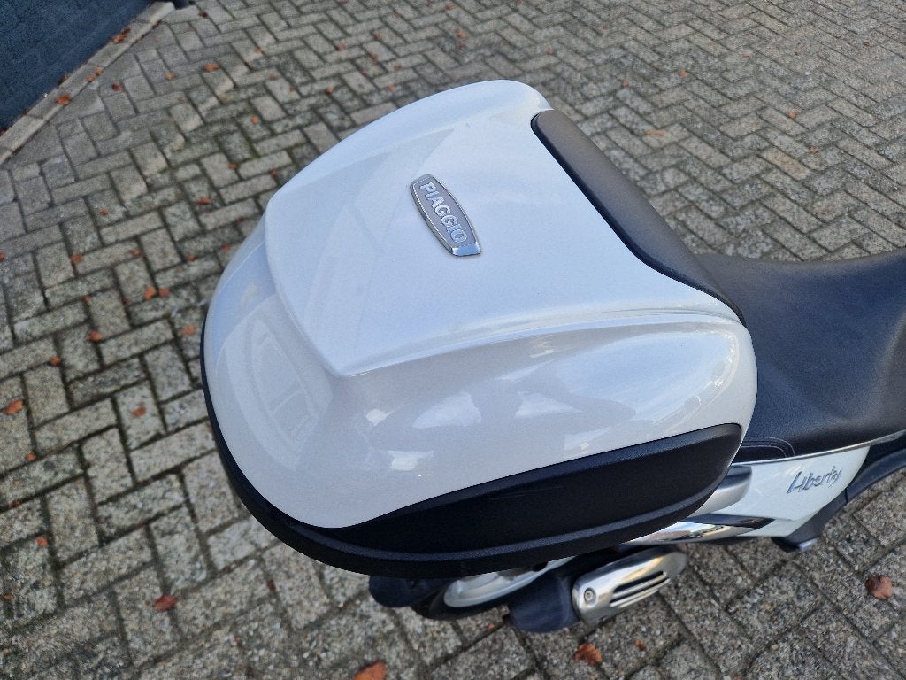 Topkofferdeksel piaggio liberty i-get kleur wit 566 deksel, Fietsen en Brommers, Ophalen, Gebruikt, Kap, Piaggio