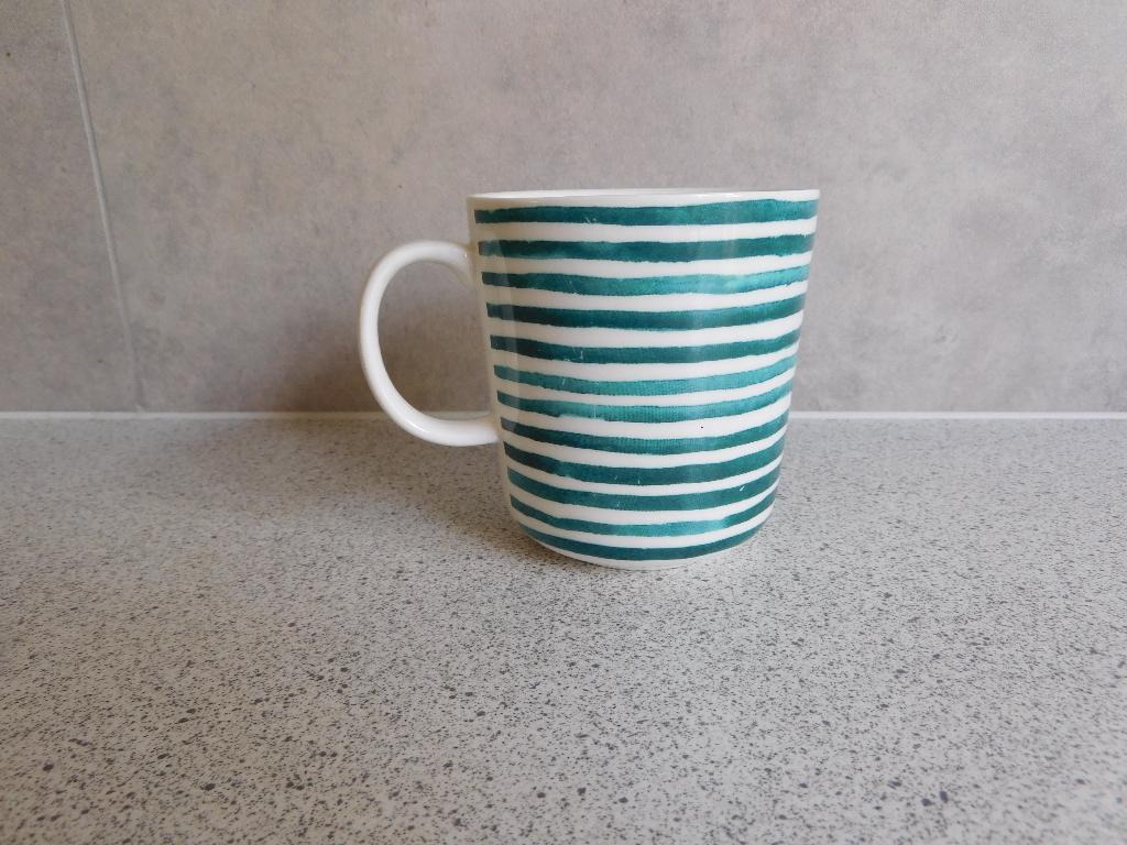 Mok 9x8 cm. 280 ml. New Bone China Strepen Hema, Ophalen of Verzenden, Zo goed als nieuw, Overige stijlen, Kop(pen) en/of Schotel(s)