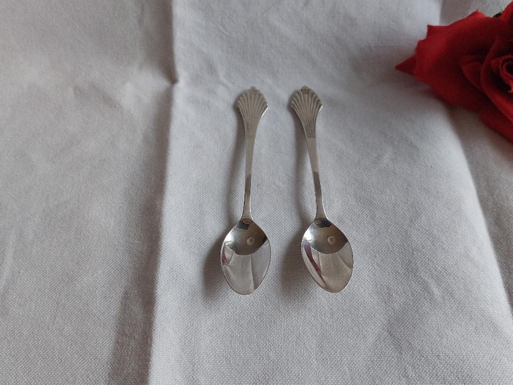 Douwe Egberts verzilverd 100 | 2 lepeltjes model palmet, Antiek en Kunst, Antiek | Bestek, Verzenden