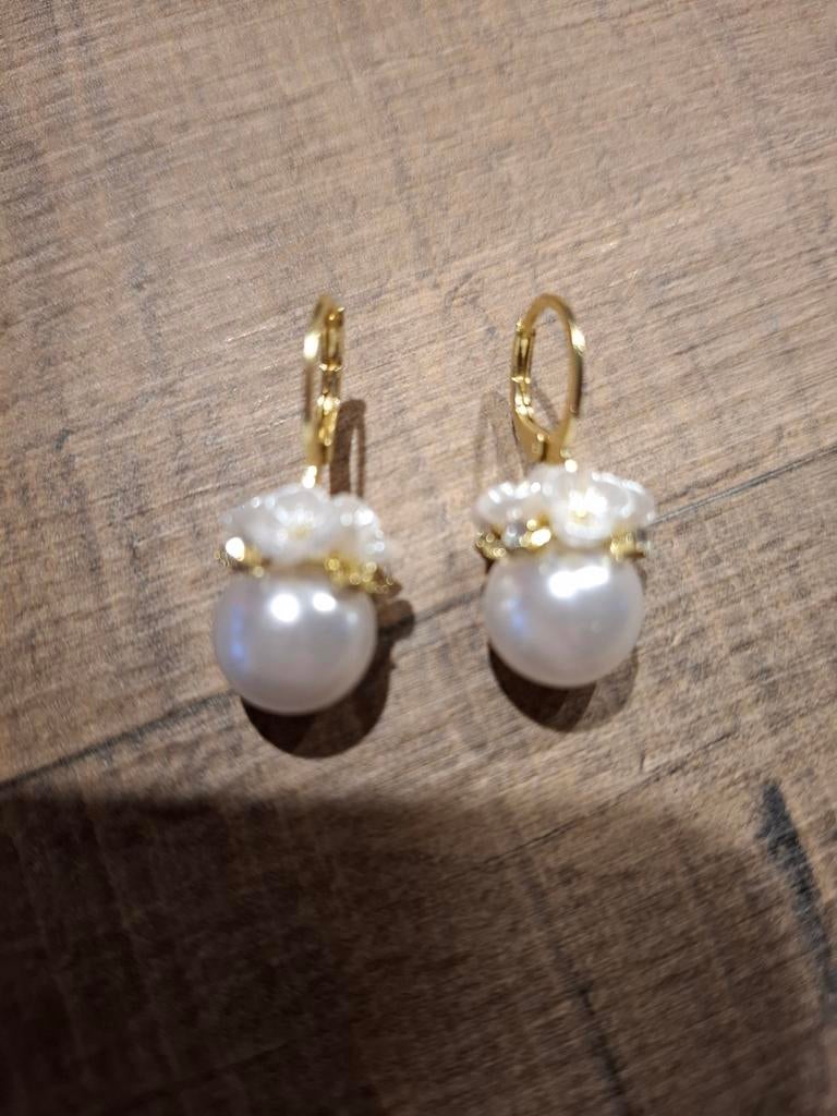 Nieuwe oorbellen goudkleur met parel bloemetjes en steentjes, Overige materialen, Hangers, Goud, Nieuw
