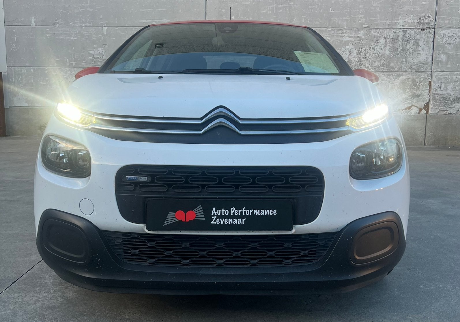 Citroën C3 1.2 Puretech 82pk 2017 Wit, 1199 cc, 450 kg, Wit, Bedrijf