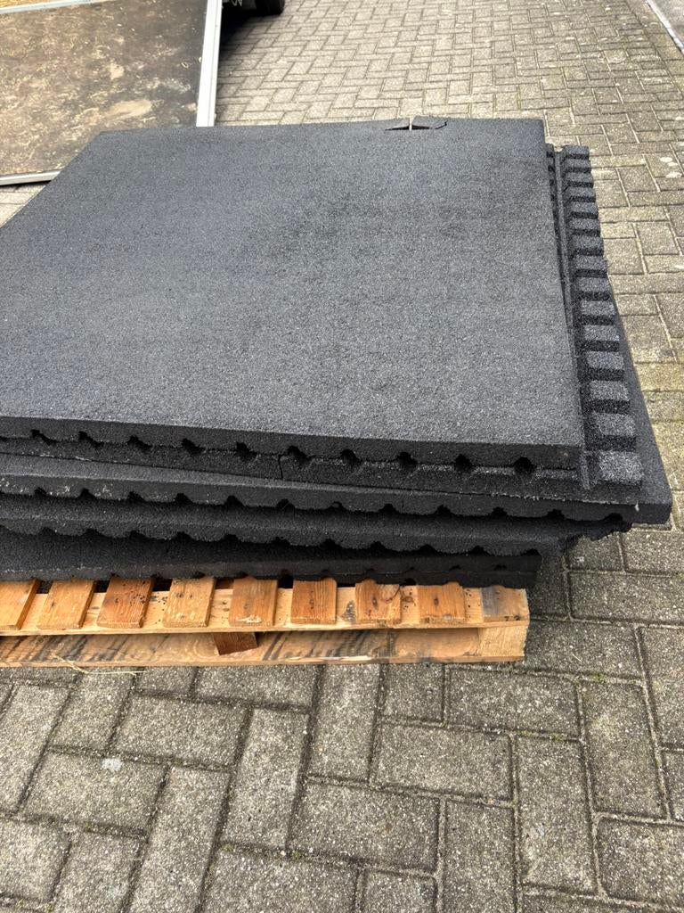 10 m2 rubberen stal mat matten 1x1 x 4 cm beschadigd snijmat, Rubberen matten, Rest stukken, 4 cm dik