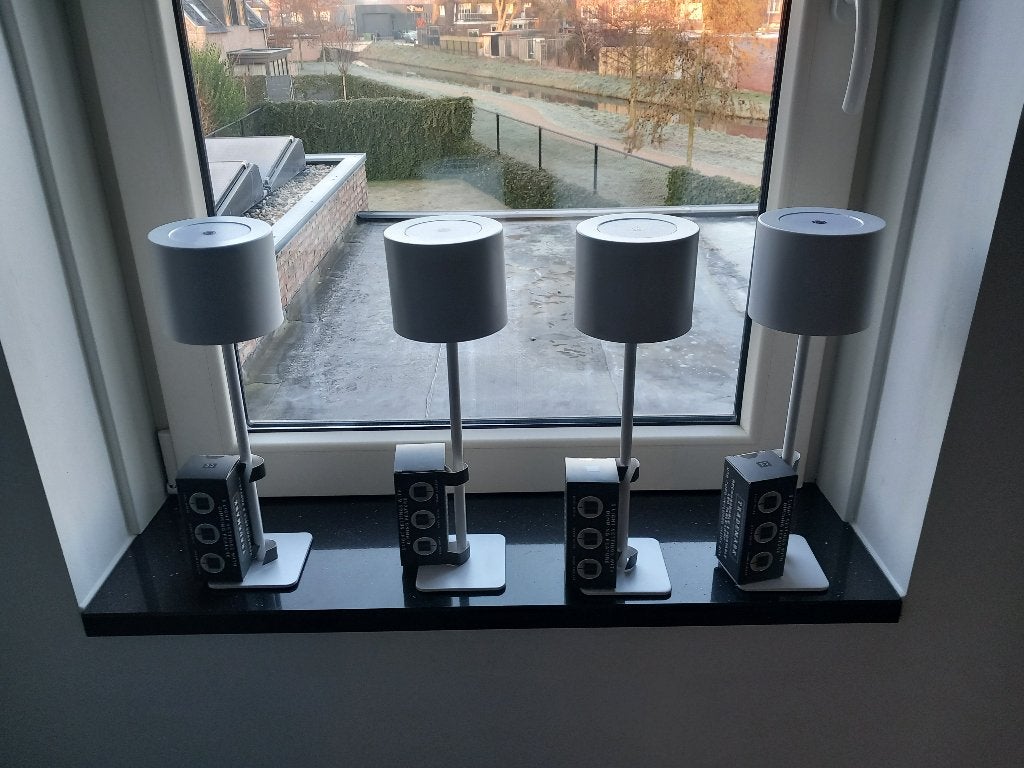 4 NIEUWE METALEN TAFELLAMPEN MET USB KABEL, Nieuw, Wit, Ophalen of Verzenden, Metaal