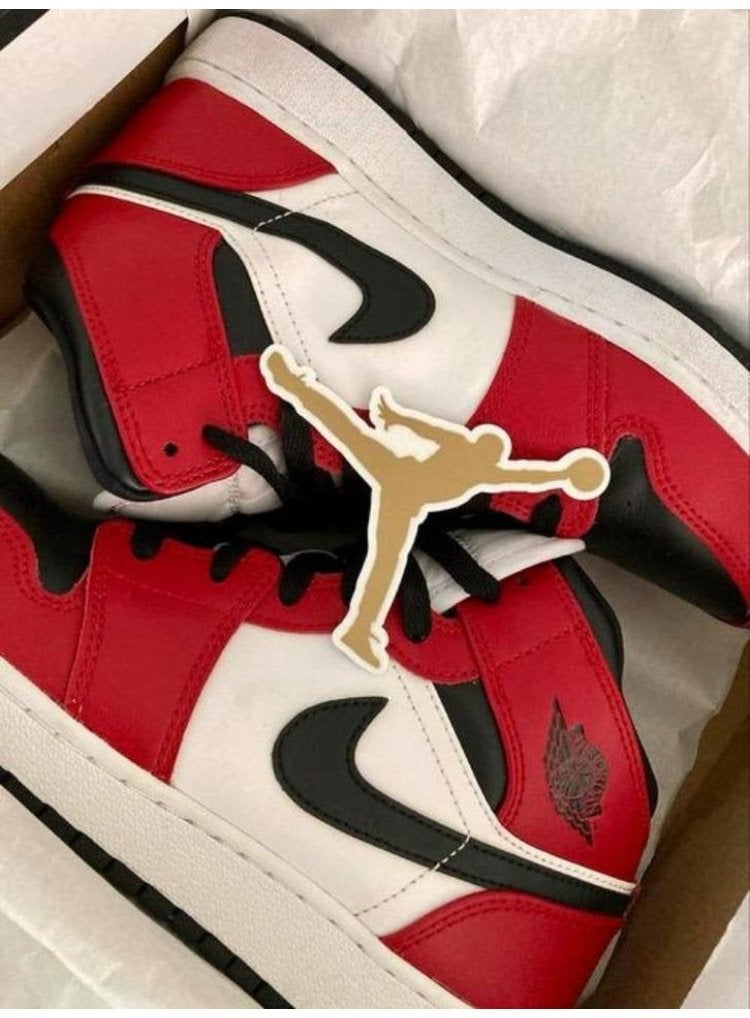 Zgan Air Jordan 1 Mid Chigago Black Toe (GS) , maat 38,5, Nike Air Jordan, Ophalen of Verzenden, Rood, Sneakers of Gympen