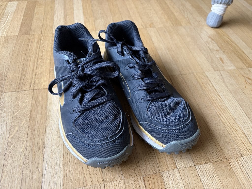 Dita hockey schoenen (veld) kind maat 32, Ophalen, Gebruikt, Schoenen