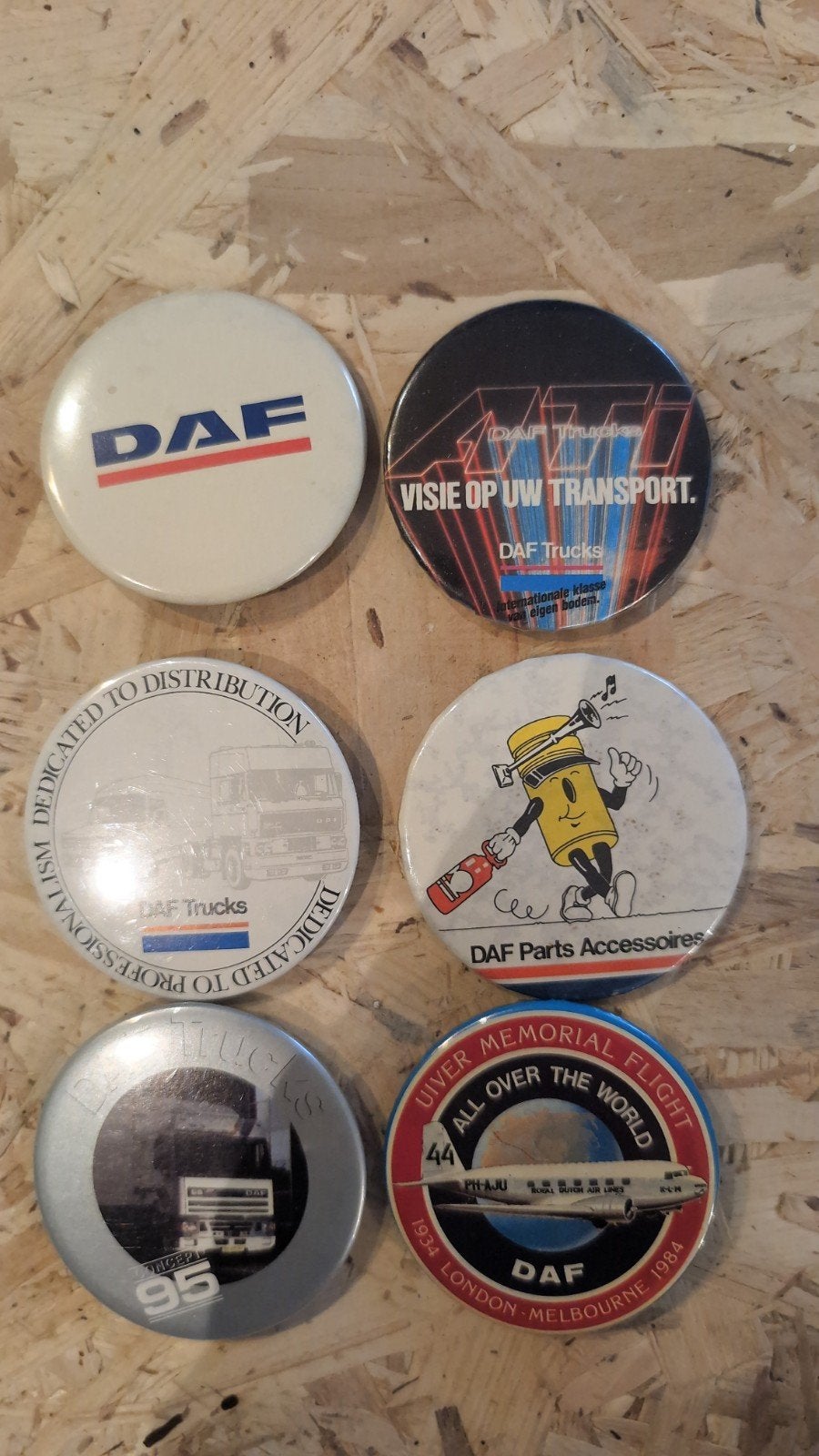 Set van 6 DAF Trucks en DAF Parts Speldjes/Buttons, Ophalen of Verzenden, Gebruikt