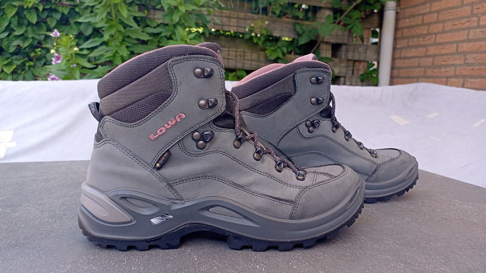 Bergschoenen Lowa Renagate Lite maat 42.5, Ophalen, Lowa, Wandelschoenen, Zo goed als nieuw