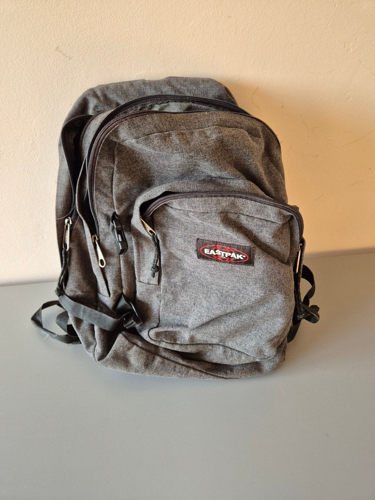 Eastpak rugzak grijs - Stevig en comfortabel, 45 tot 60 cm, 25 tot 40 cm, Ophalen of Verzenden, Zo goed als nieuw