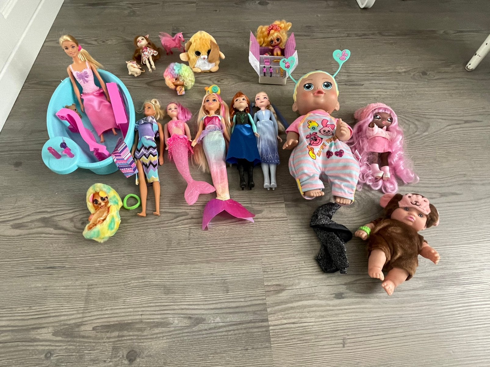 Diverse barbiepoppen en andere poppen, knuffel, Ophalen, Zo goed als nieuw