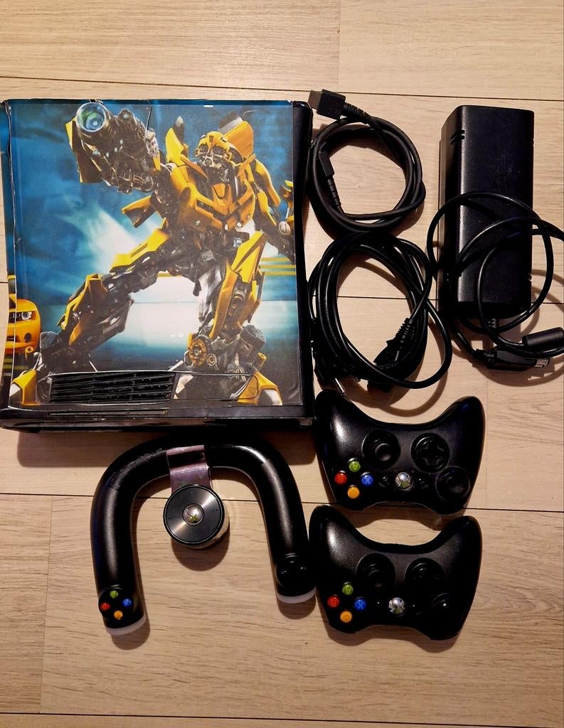 Xbox 360 met kabels en twee controllers en 1 stuurwiel, Spelcomputers en Games, Ophalen, Gebruikt, Met 2 controllers
