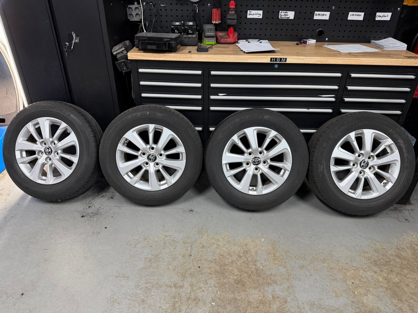 16 Inch originele Toyota Yaris Cross velgenset. 5x114.3, Auto-onderdelen, Banden en Velgen, Gebruikt, 16 inch, Banden en Velgen