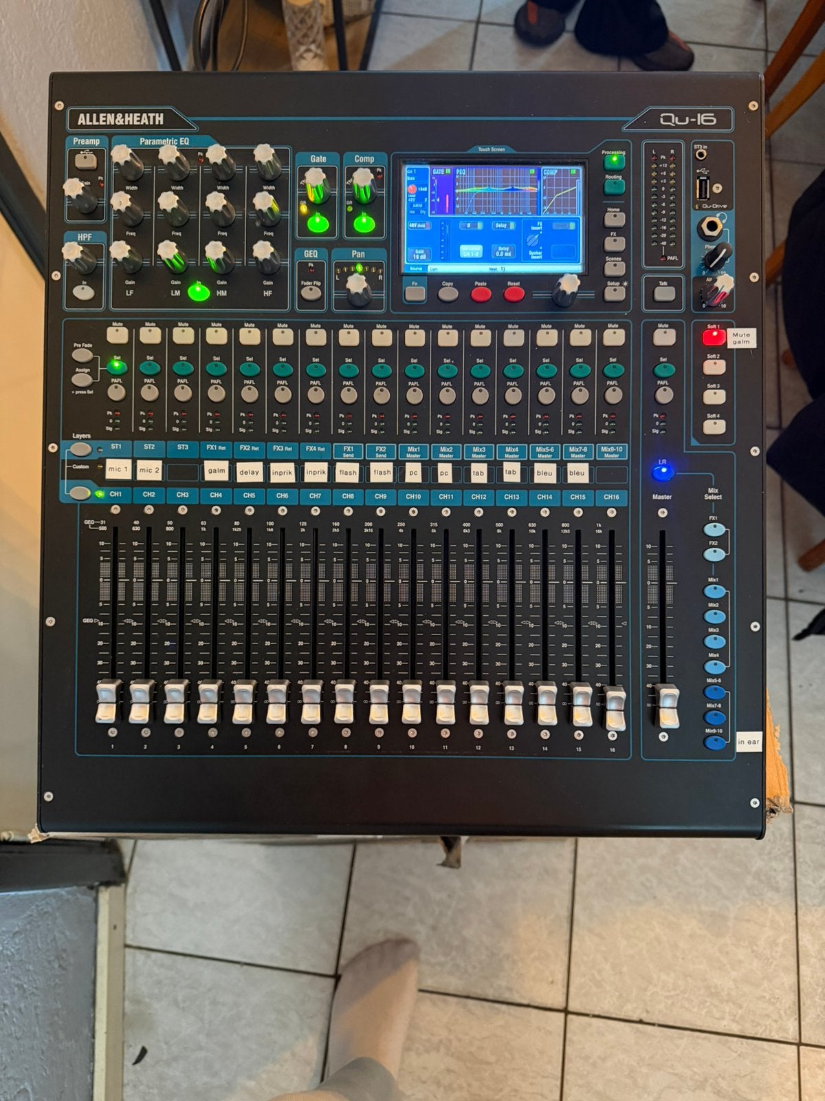 Allen & Heath QU-16 digitale mixer, Ophalen, Zo goed als nieuw, 20 kanalen of meer