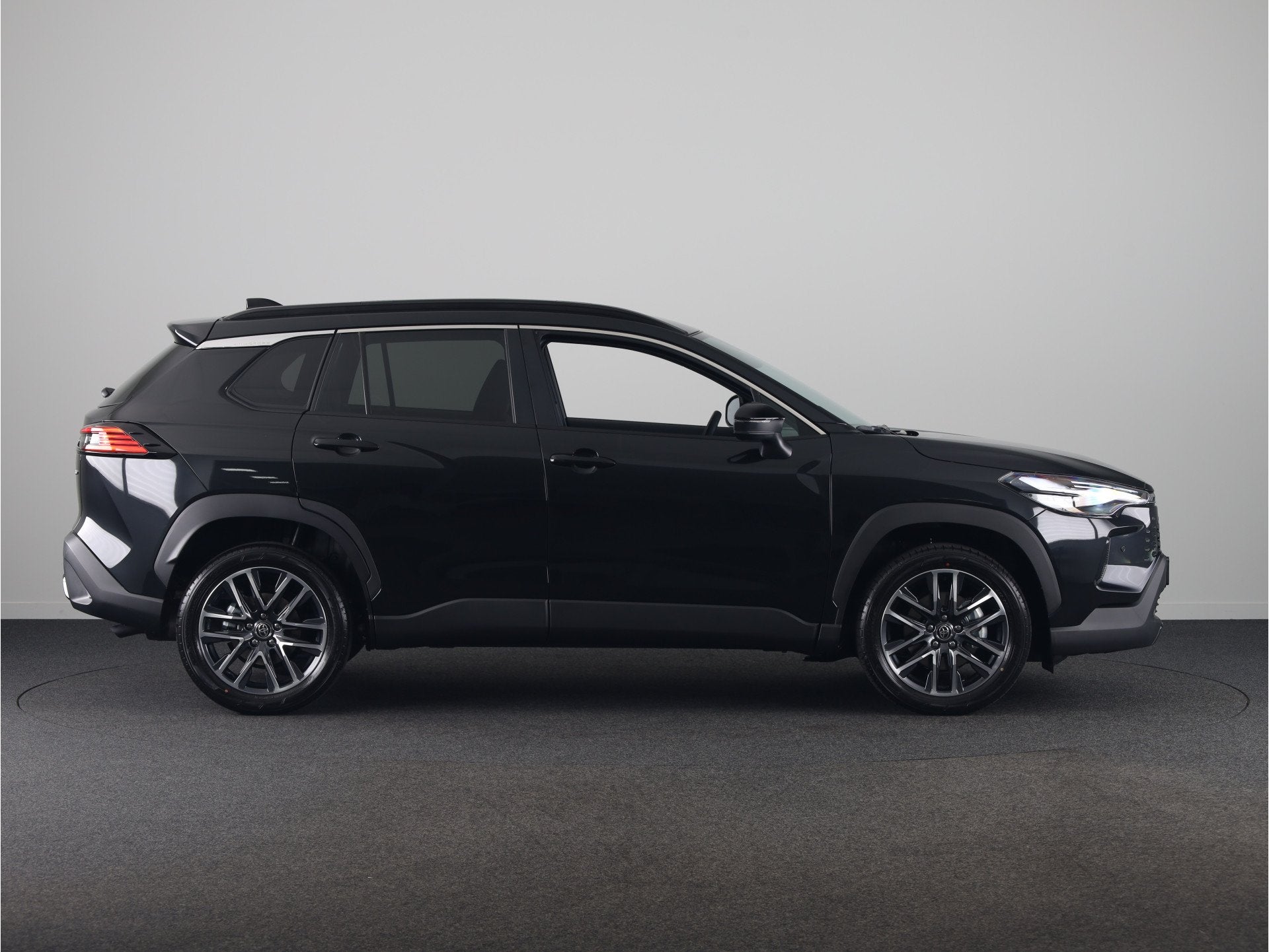 Toyota Corolla Cross Hybrid 140 Dynamic *DEMO* | Stuur-Stoel, Auto's, Stof, 4 cilinders, Zwart, Origineel Nederlands