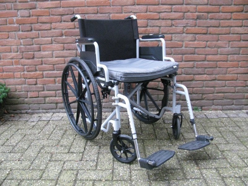 Excel inklapbare rolstoel zitbreedte 51cm en massieve banden, Diversen, Rolstoelen, Ophalen, Inklapbaar, Zo goed als nieuw, Duwrolstoel