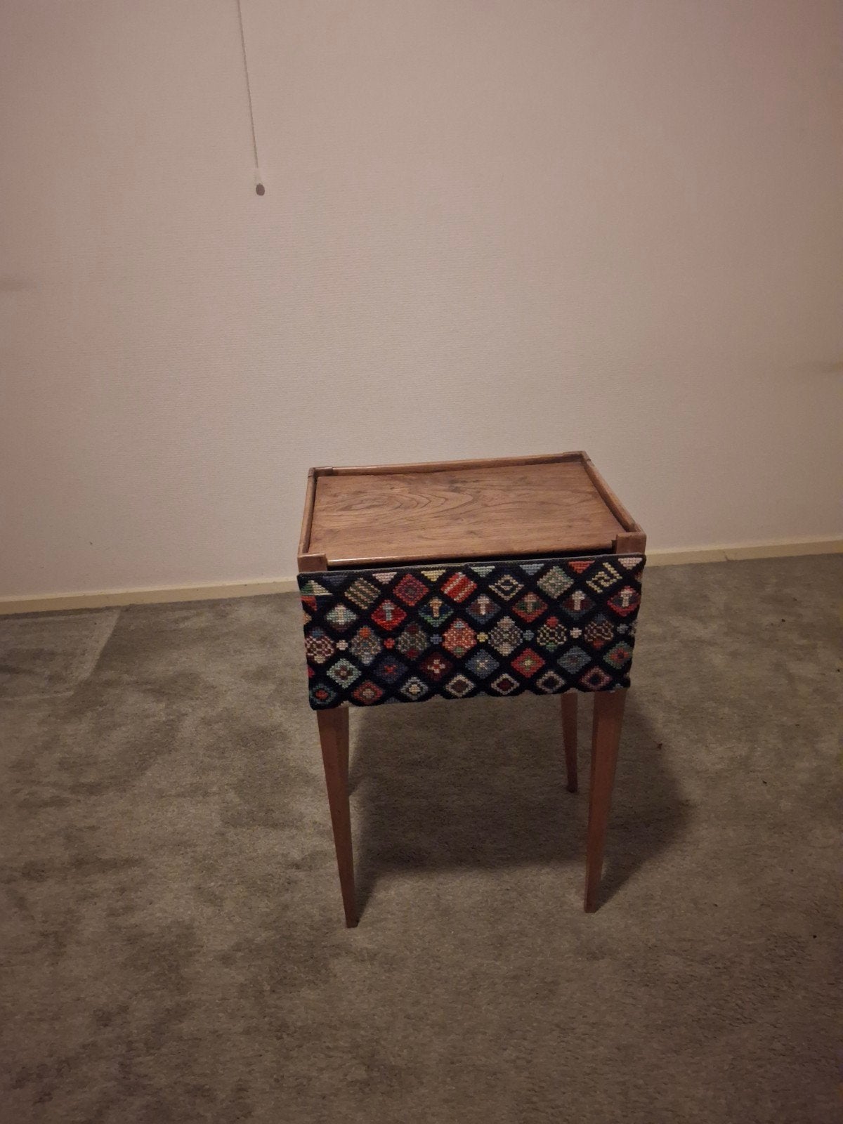 Vintage houten bijzettafeltje of naaikastje, Ophalen, Gebruikt, Rechthoekig