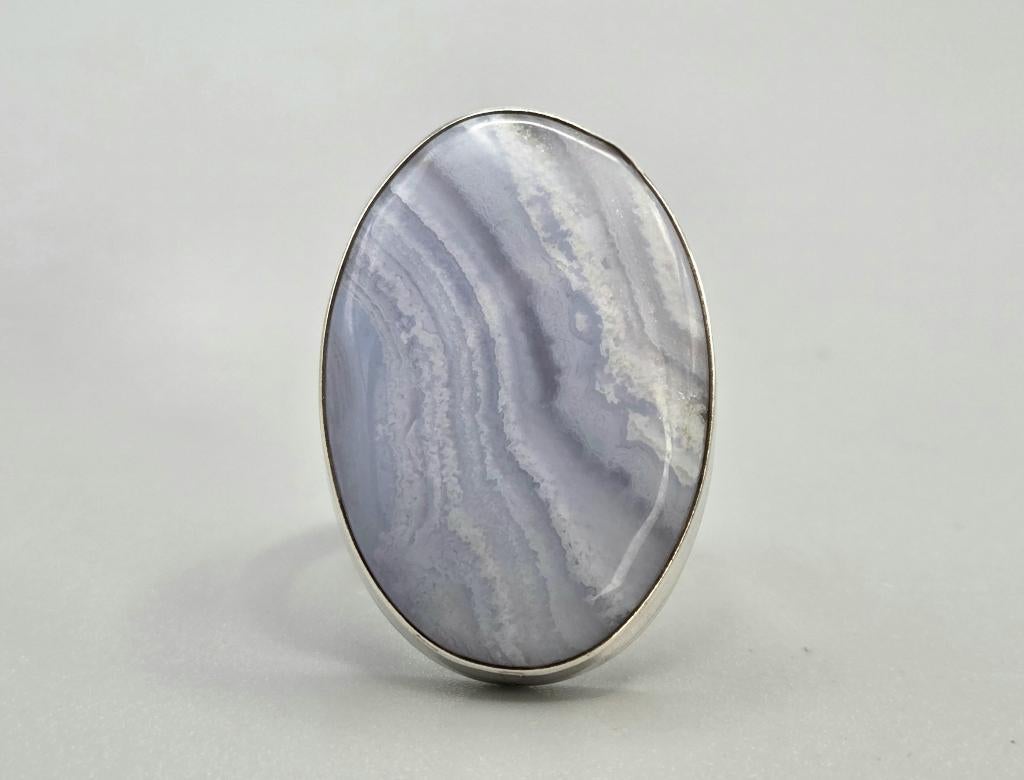 Zilveren ring met edelsteen chalcedoon. 2026/227, Sieraden, Tassen en Uiterlijk, Ringen, 18 tot 19, Overige kleuren, ., Nieuw