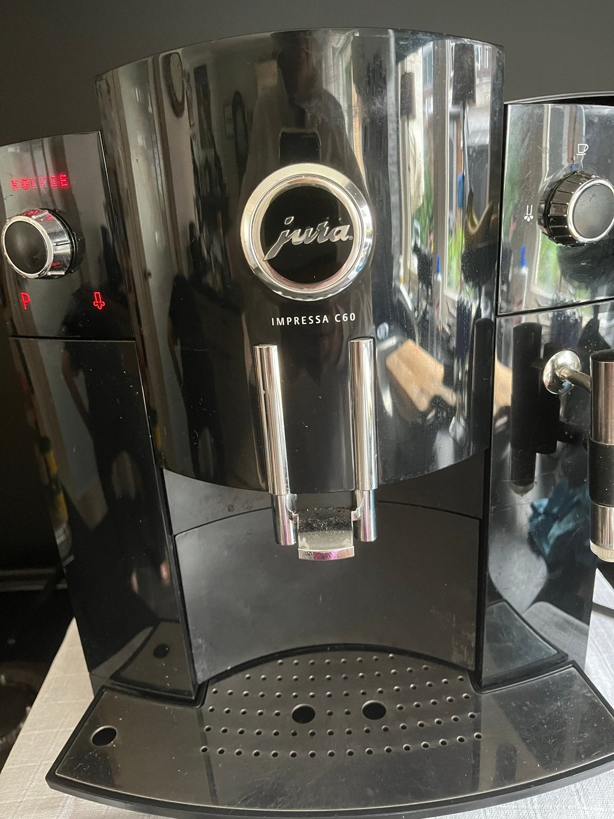 Foto 2 van Jura Impressa C60 Koffiemachine met Melkfunctie