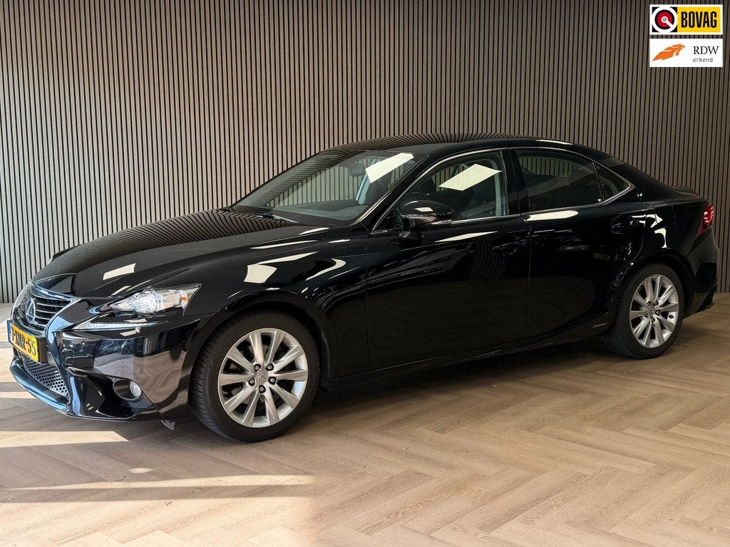Lexus IS 300h Edition AUT. KEYLESS-GO NAVIGATIE PDC AIRCO, Auto's, Lexus, Euro 5, Achterwielaandrijving, Gebruikt, Origineel Nederlands
