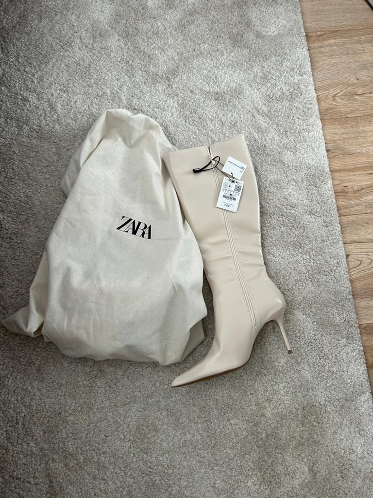 H&M ecru / beuge hoge hak laarzen - nieuw, Ophalen of Verzenden, Zo goed als nieuw, Beige, Hoge laarzen