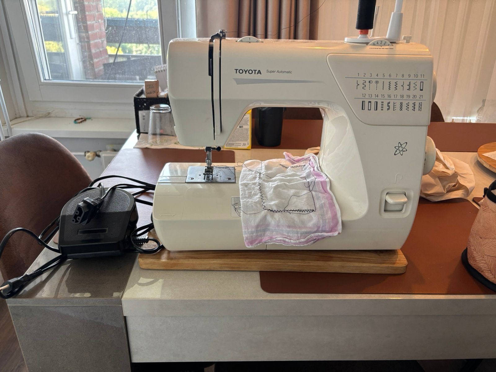 SA53 RS2000 SERIE TOYOTA naaimachine, Ophalen, Zo goed als nieuw, Naaimachine, Overige merken