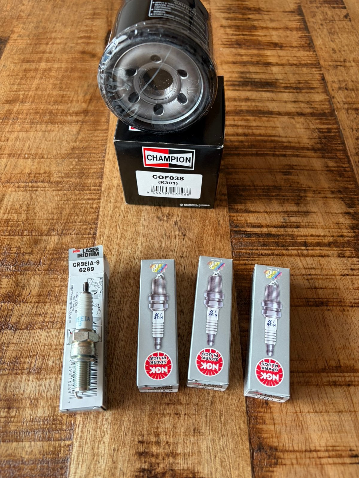 4 bougies + oliefilter splinter nieuw v Suzuki gsx 950/1000., Motoren, Ophalen of Verzenden, Nieuw