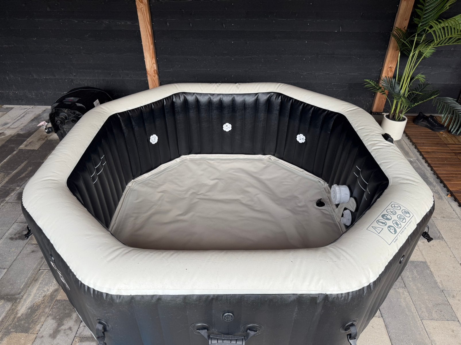 Opblaasbare intex jacuzzi/bubbelbad 6 personen, Ophalen, Opblaasbaar, Zo goed als nieuw, Inbouw