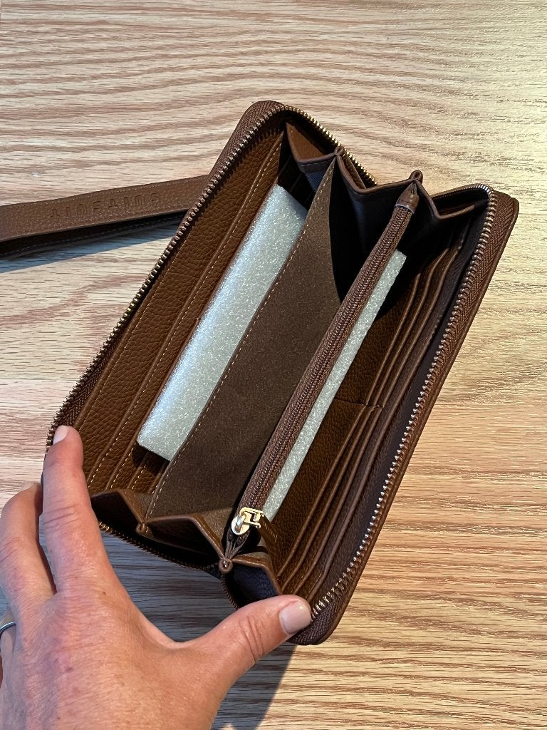 Nr. 10-11 suitsuit travelwallet en toilettas bruin NIEUW, Ophalen of Verzenden, Nieuw, Bruin, Dame