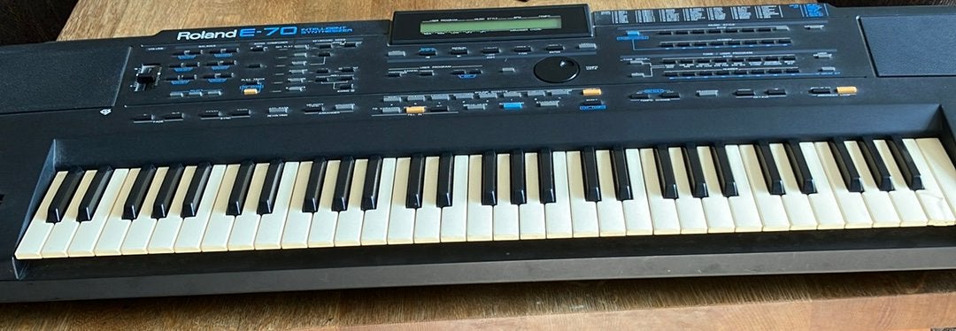 Roland E-70 keyboard, Muziek en Instrumenten, Keyboards, Gebruikt, 61 toetsen, Roland, Midi-aansluiting, Ophalen