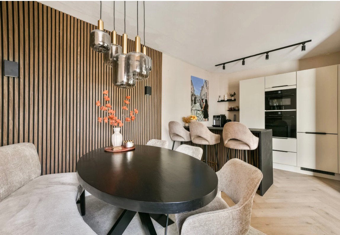 Eettafel met stoelen en eetkamerbank, Ophalen, Zo goed als nieuw, Minder dan 4 stoelen