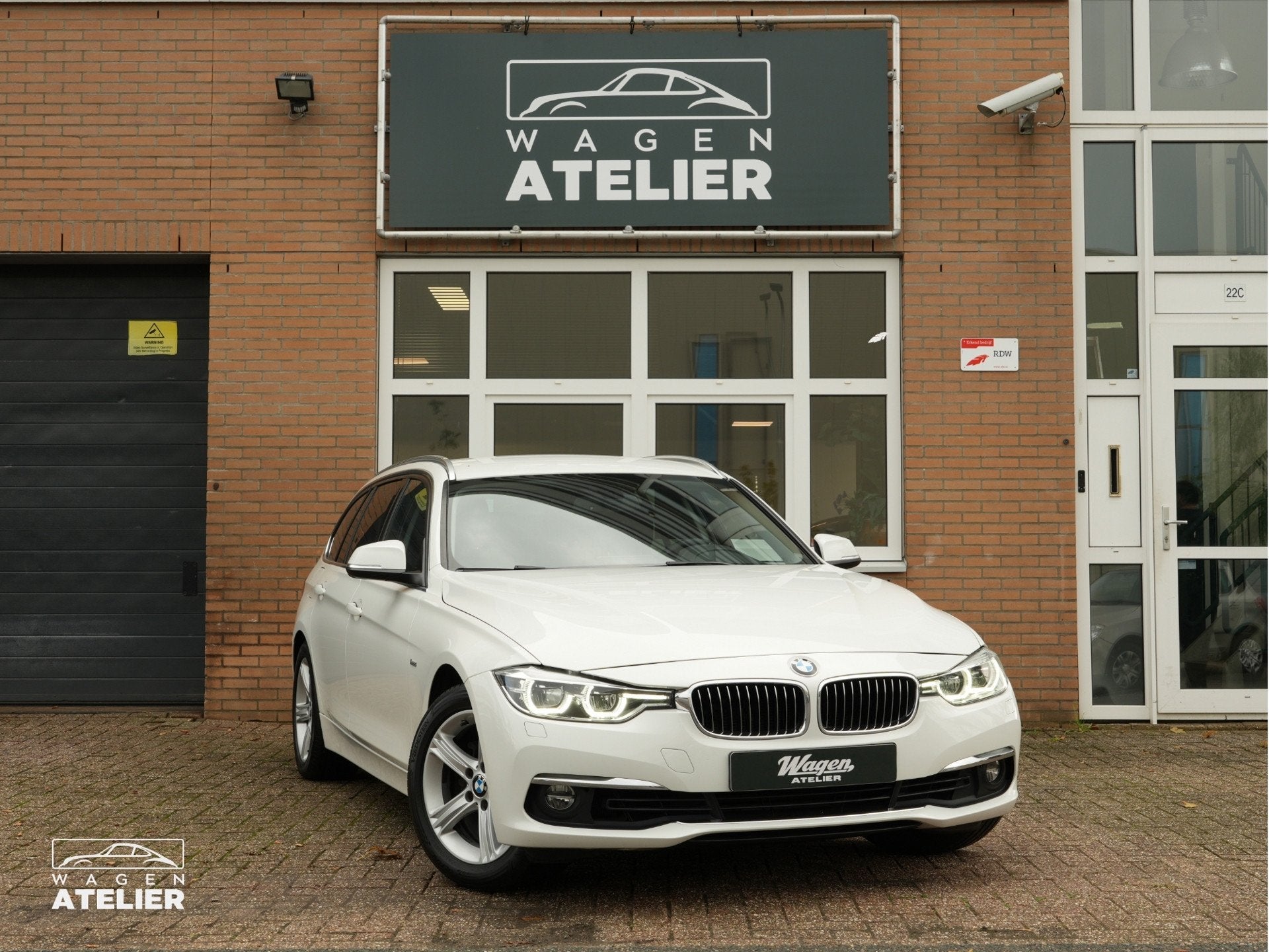 BMW 3-serie Touring 318i Sport|Dealer on|Leder|Led|Navi|17'', Automaat, Dealer onderhouden, Gebruikt, 1465 kg