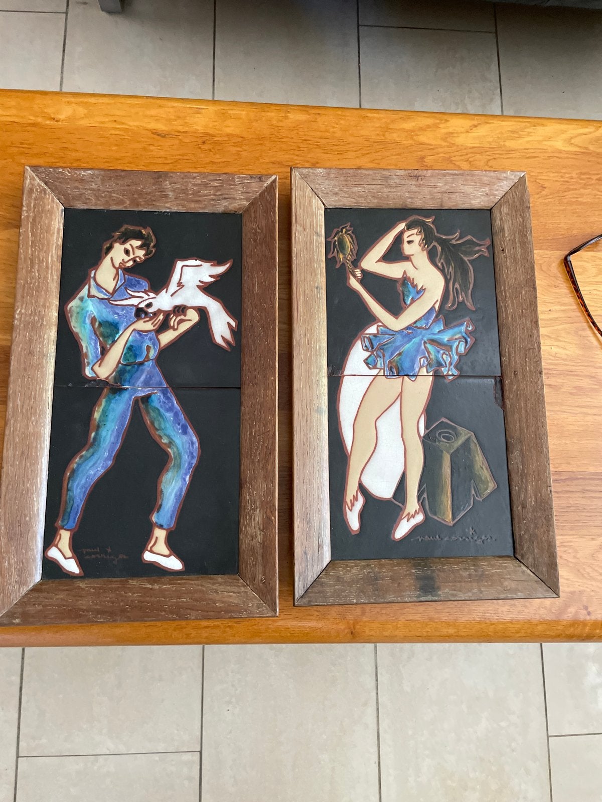 Vintage keramische tegeltableaus: Man met duif & Vrouw, Antiek en Kunst, Kunst | Schilderijen | Klassiek, Portret of Personen