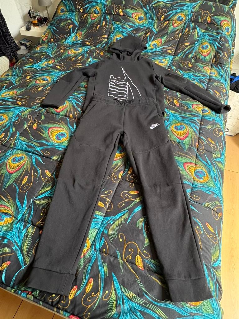 Nike tech pak kinderen, Ophalen of Verzenden, Zo goed als nieuw, Jongen of Meisje