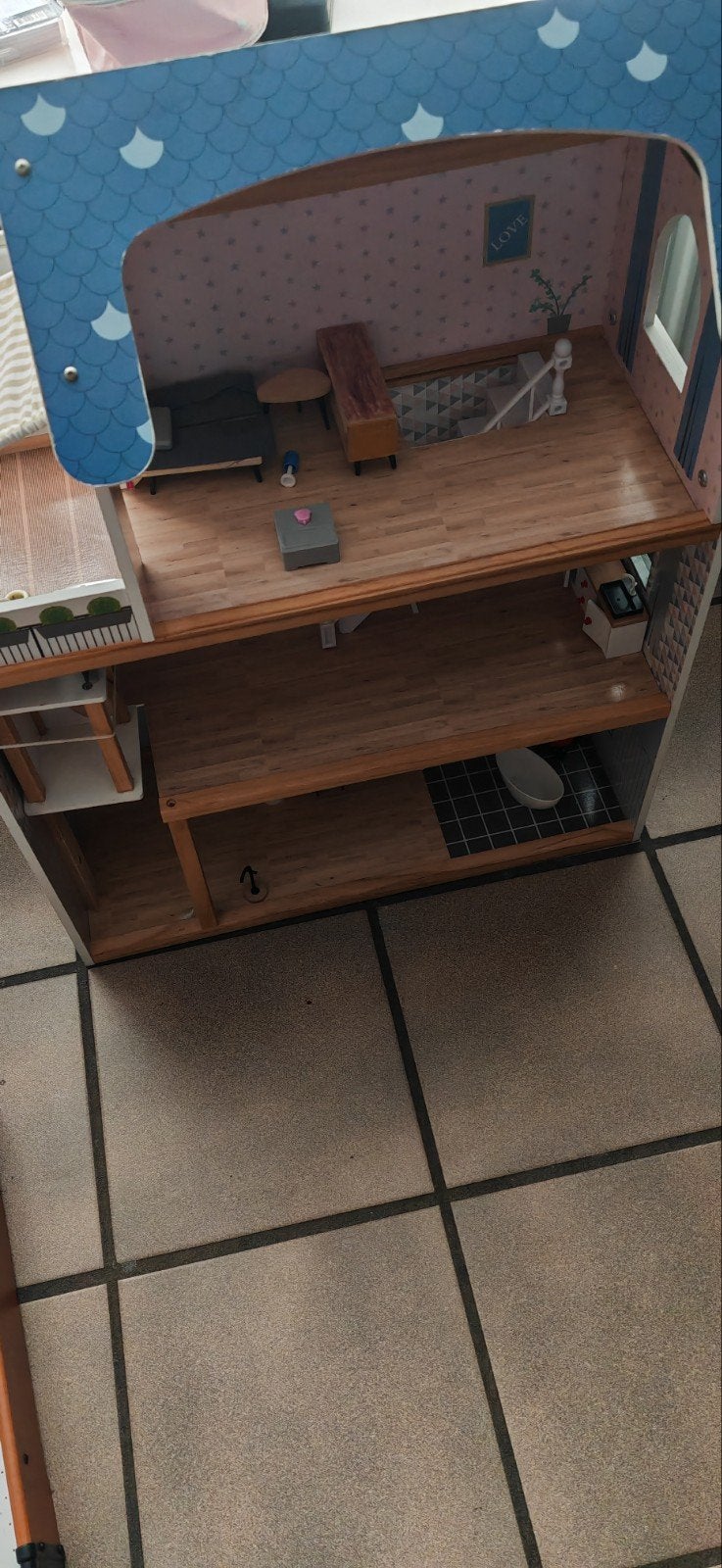 Groot en compleet Poppenhuis met meubels, Verzamelen, Poppenhuizen en Toebehoren, Ophalen, Gebruikt, Poppenhuis