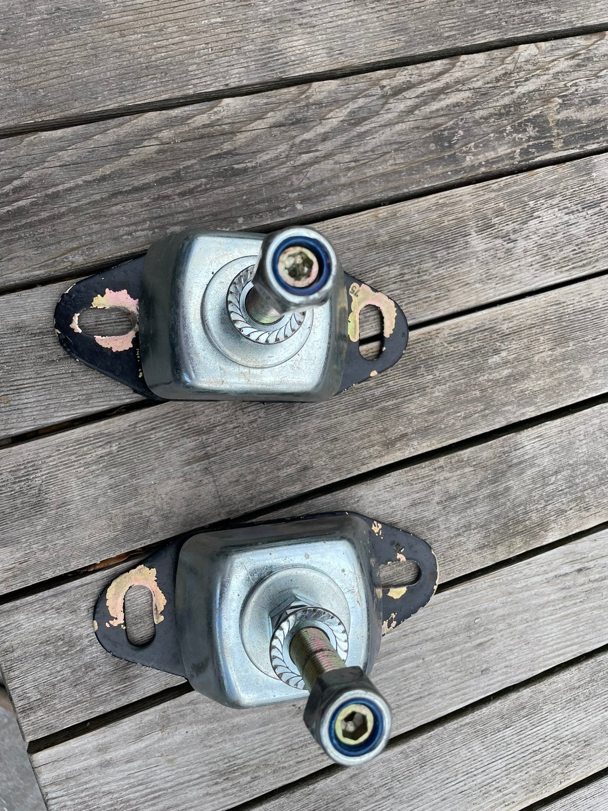 2 motorsteunen niet gebruikt hardheid 75  180 x 75 x 5,5/150, Ophalen of Verzenden, Zo goed als nieuw, Motor en Techniek, Zeilboot of Motorboot